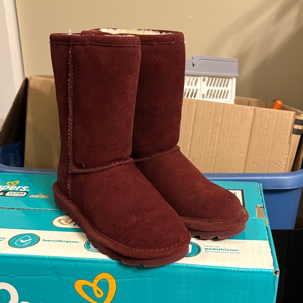 Women’s burgundy Bearpaw boots